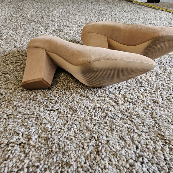 Nine West nubuc size 11 pumps - Picture 5 of 6